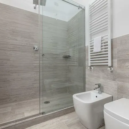 Sweet San Lorenzo, Right In The Centre Lejlighed